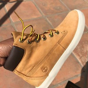 eden leather square sneaker